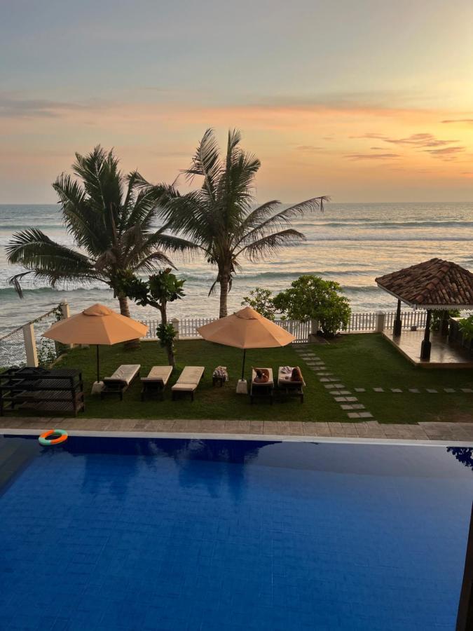 Surf Station Hotel Ahangama Ngoại thất bức ảnh